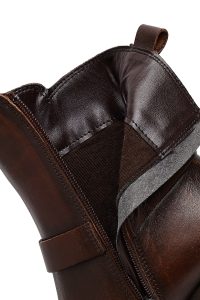 بوت زنانه چرم قهوه‌ای پاشنه‌بلند ضخیم سگک‌دار دری مد