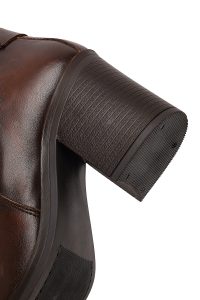 بوت زنانه چرم قهوه‌ای پاشنه‌بلند ضخیم سگک‌دار دری مد