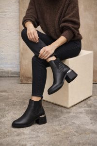 بوت زنانه چرم مشکی چلسی پاشنه‌بلند ضخیم دری مد