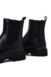 بوت زنانه چلسی چرم مشکی دری مد