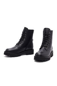 بوت چرمی زنانه مشکی زیپ‌دار دری‌مد