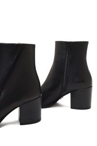 بوت چرمی زنانه مشکی زیپ‌دار پاشنه ضخیم دری مد