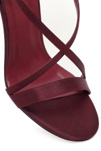 صندل زنانه ساتن زرشکی پاشنه‌بلند نازک مچی سگک‌دار دری مد