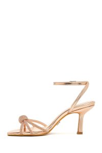 صندل زنانه صورتی بنددار مچ پا نگین‌دار پاشنه‌باریک دری مد