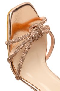 صندل زنانه صورتی بنددار مچ پا نگین‌دار پاشنه‌باریک دری مد