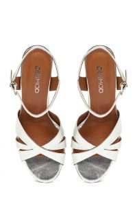 صندل زنانه چرم متالیک نقره‌ای بنددار مچ پا پاشنه‌بلند ضخیم دری مد