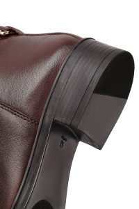 چکمه زنانه چرم قهوه‌ای اکسسوری‌دار دری مد