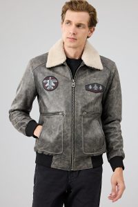 کاپشن چرمی مردانه خاکستری یقه‌دار خزدار خلبانی Hurricane دری مد