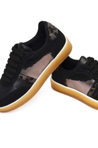 کتونی زنانه مشکی بنددار لژدار طرح‌دار دری مد