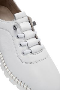 کتونی زنانه چرم سفید بنددار دری مد