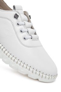 کتونی زنانه چرم سفید بنددار دری مد