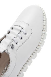 کتونی زنانه چرم سفید بنددار دری مد