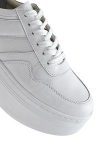 کتونی زنانه چرم سفید بنددار لژدار دری مد