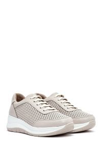 کتونی زنانه چرم کرم بنددار لژدار دری مد