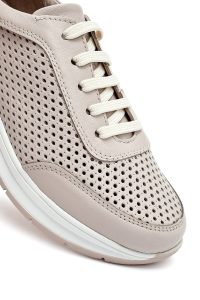 کتونی زنانه چرم کرم بنددار لژدار دری مد