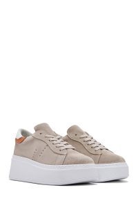 کتونی زنونه چرم جیر بژ بنددار با زیره ضخیم دری مد