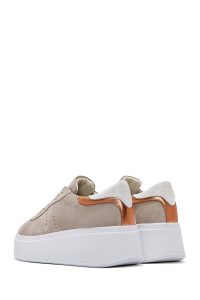 کتونی زنونه چرم جیر بژ بنددار با زیره ضخیم دری مد