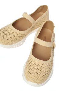 کفش زنانه جیر بژ طرح‌دار سگک‌دار راحتی دری مد