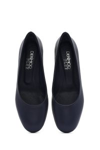 کفش زنانه چرم سرمه‌ای پاشنه‌کوتاه ضخیم دری مد