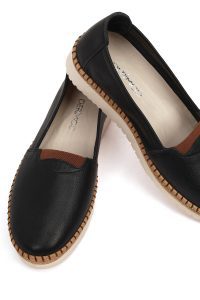 کفش زنانه چرم مشکی لژدار راحتی دری مد