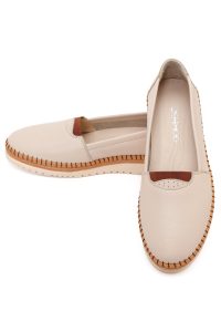 کفش زنانه چرم کرم لژدار راحتی دری مد