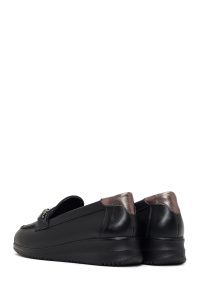 کفش لوفر زنانه چرم مشکی سگک‌دار لژدار راحتی دری مد