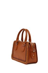 کیف زنانه قهوه‌ای بلند با جزئیات بافت دری مد