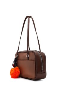 کیف زنانه قهوه‌ای بنددار با اکسسوری دری مد