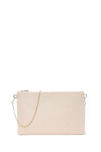 کیف مجلسی زنانه کرم دستی بافت‌دار با بند زنجیری بلند دری مد