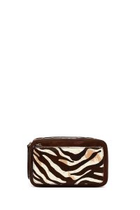 کیف کراس بادی زنانه قهوه‌ای بلند طرح‌دار دری مد