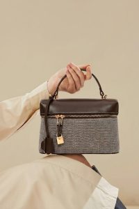 کیف دستی زنانه قهوه‌ای بند بلند دری مد