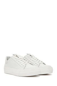 کتونی زنانه سفید با بند چرم دری مد