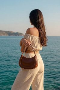 کیف دستی زنانه قهوه‌ای بند بلند کوچک دری مد