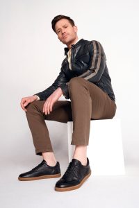کتونی چرمی مردانه مشکی بندی دری‌مد